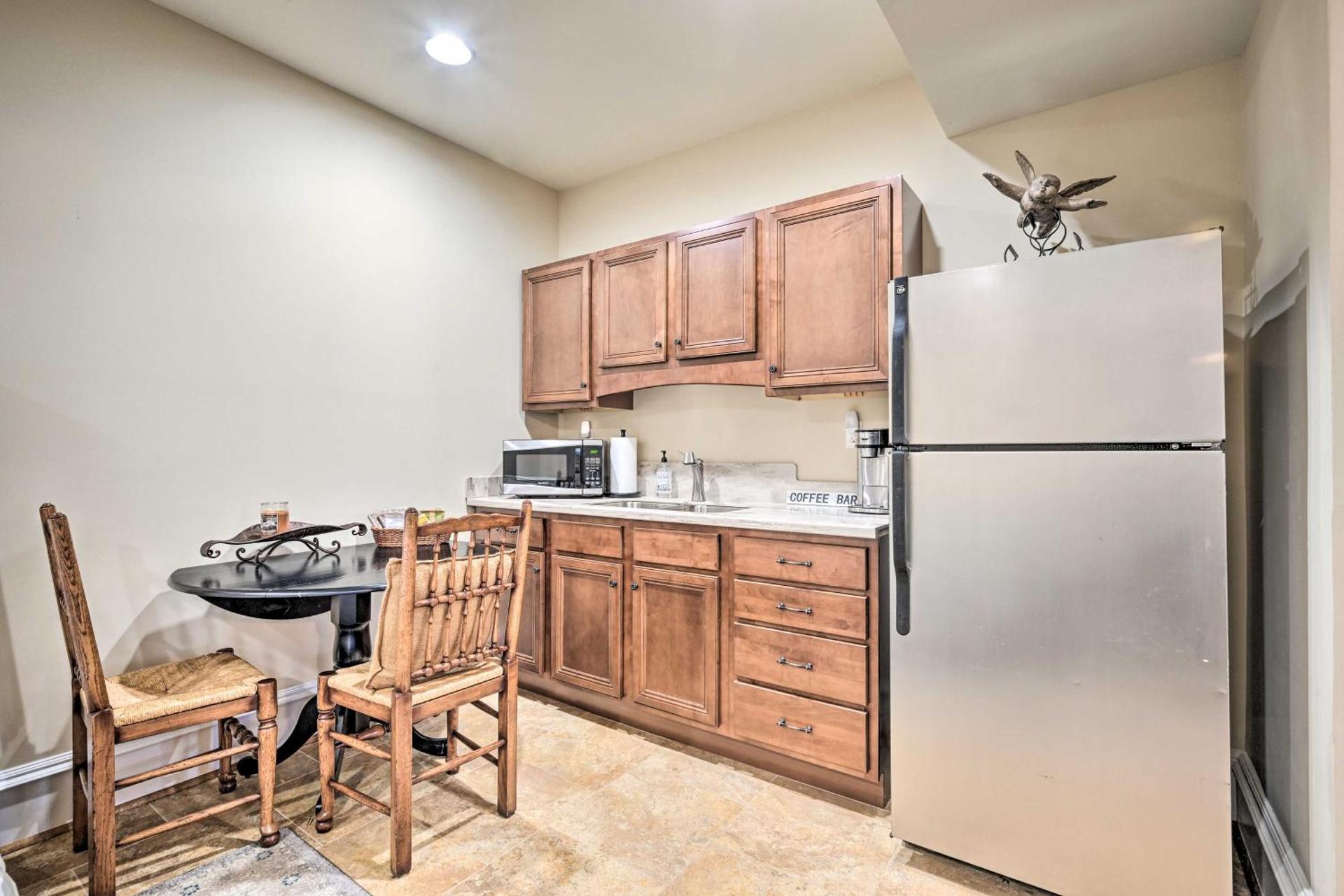 Boonsboro Studio with Wood-Burning Fire Pit!