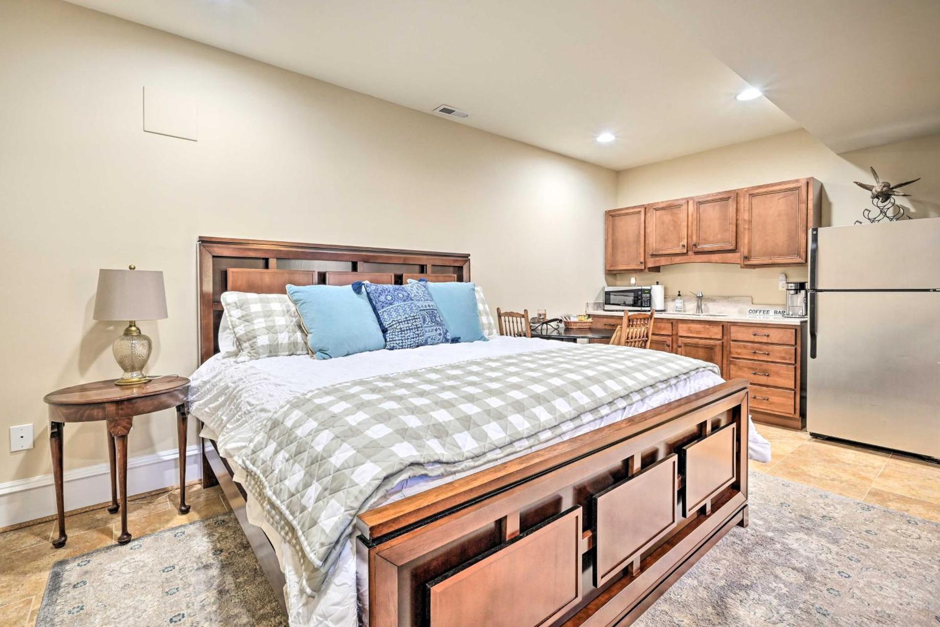 Boonsboro Studio with Wood-Burning Fire Pit!