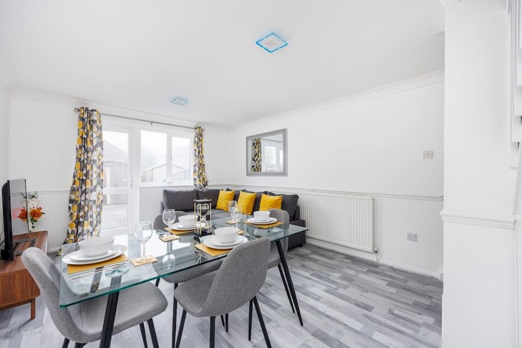 Lovely 2 Bed House in Grays.