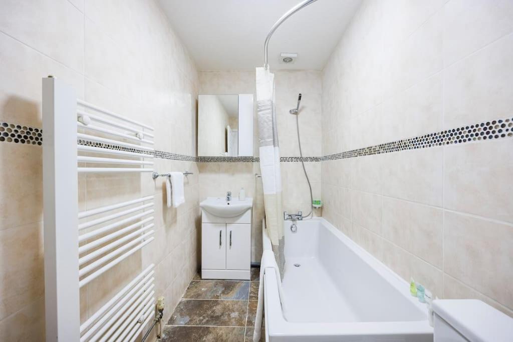 Lovely 2 Bed House in Grays.