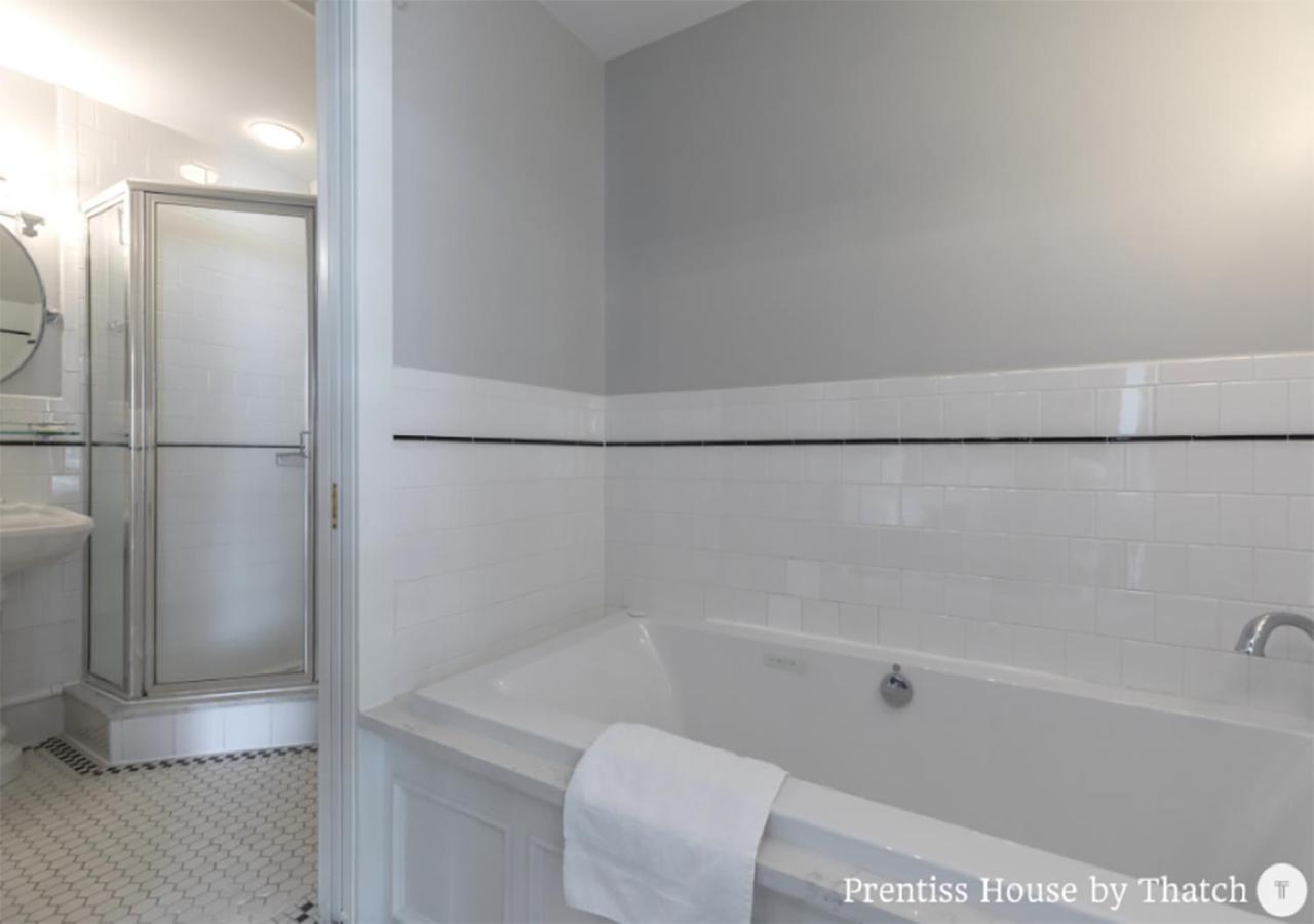 Queen Room with Garden View