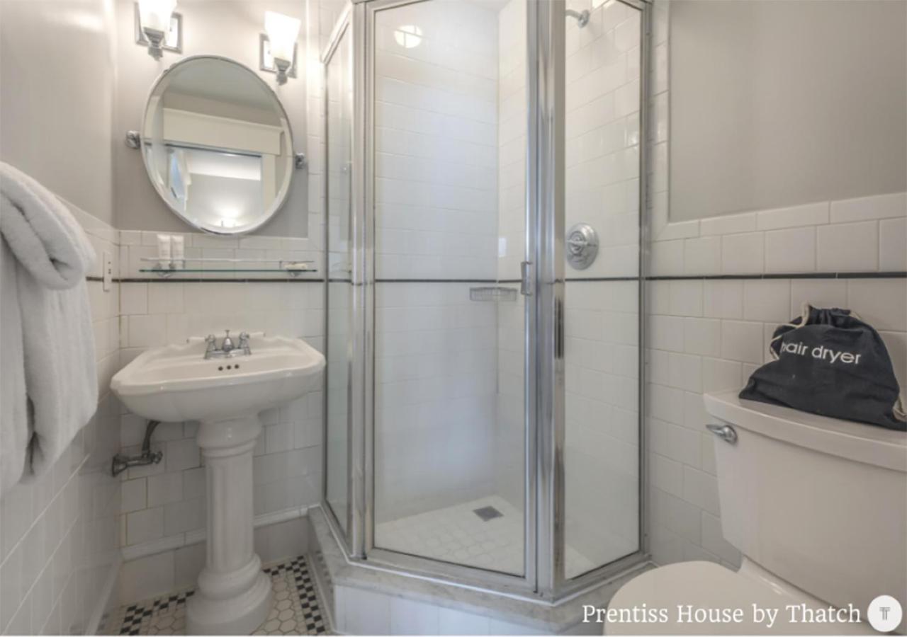 Queen Room with Garden View