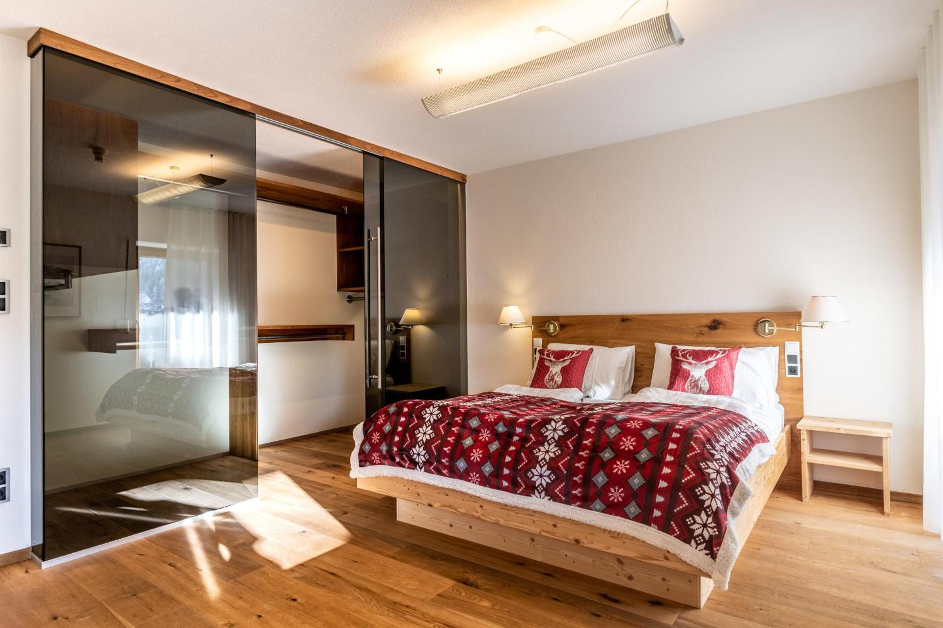 Deluxe King Suite with Spa Access