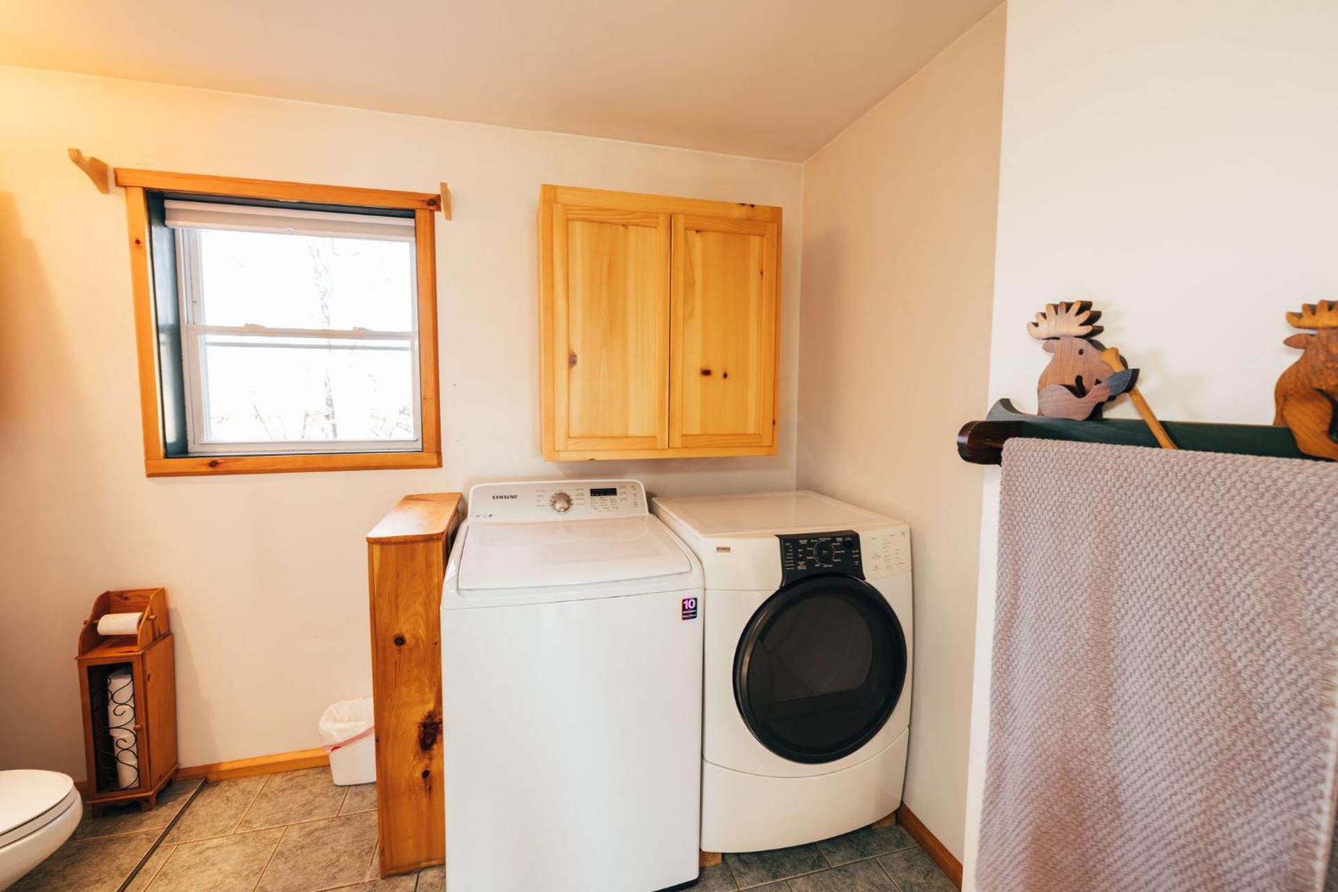 Ski Chalet w-Hot Tub, Only 3 min to Sunday River ski lifts!