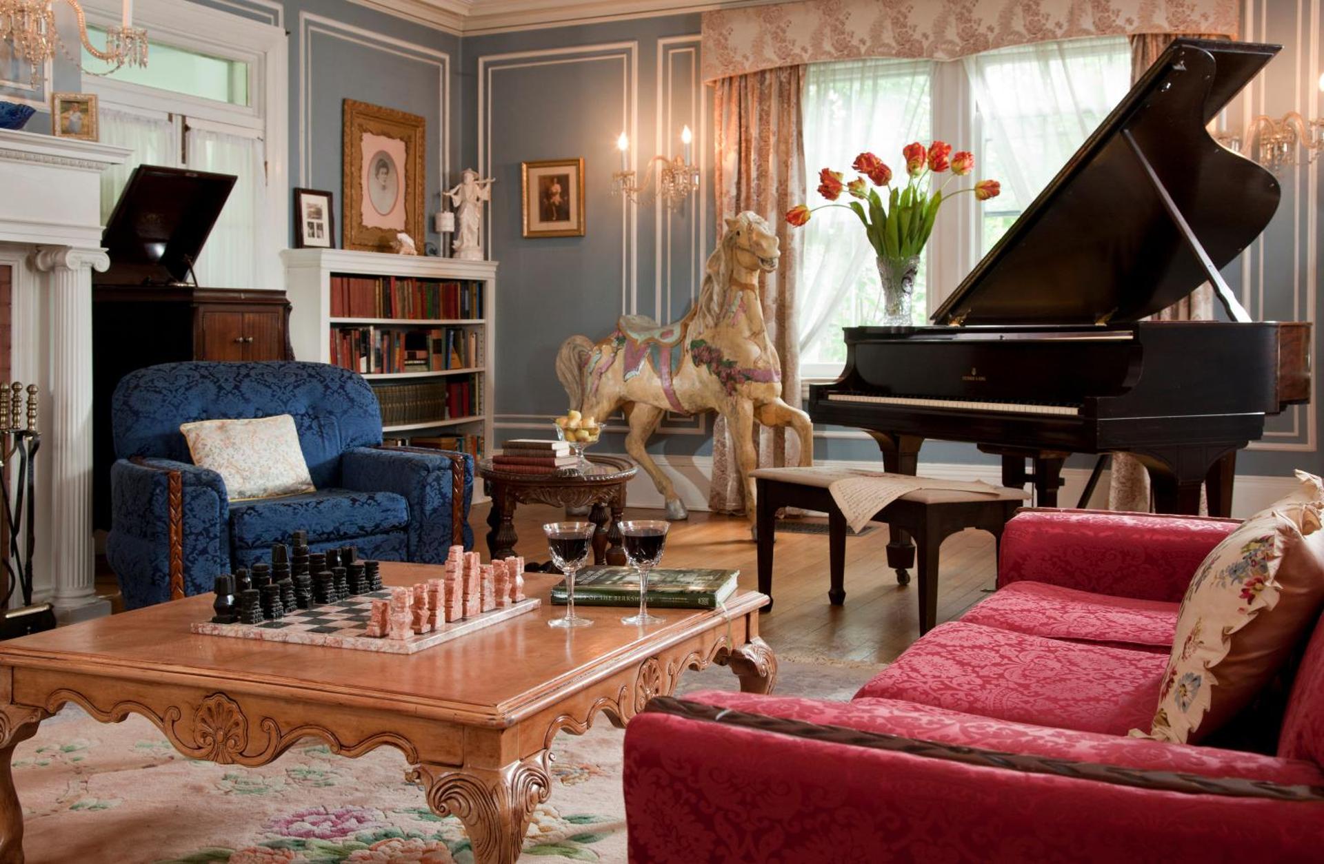 Communal lounge/ TV room