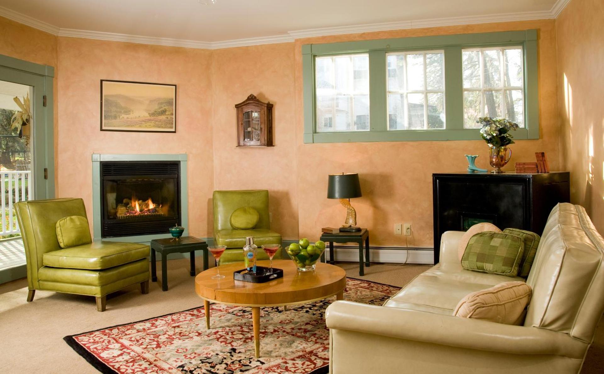 Communal lounge/ TV room