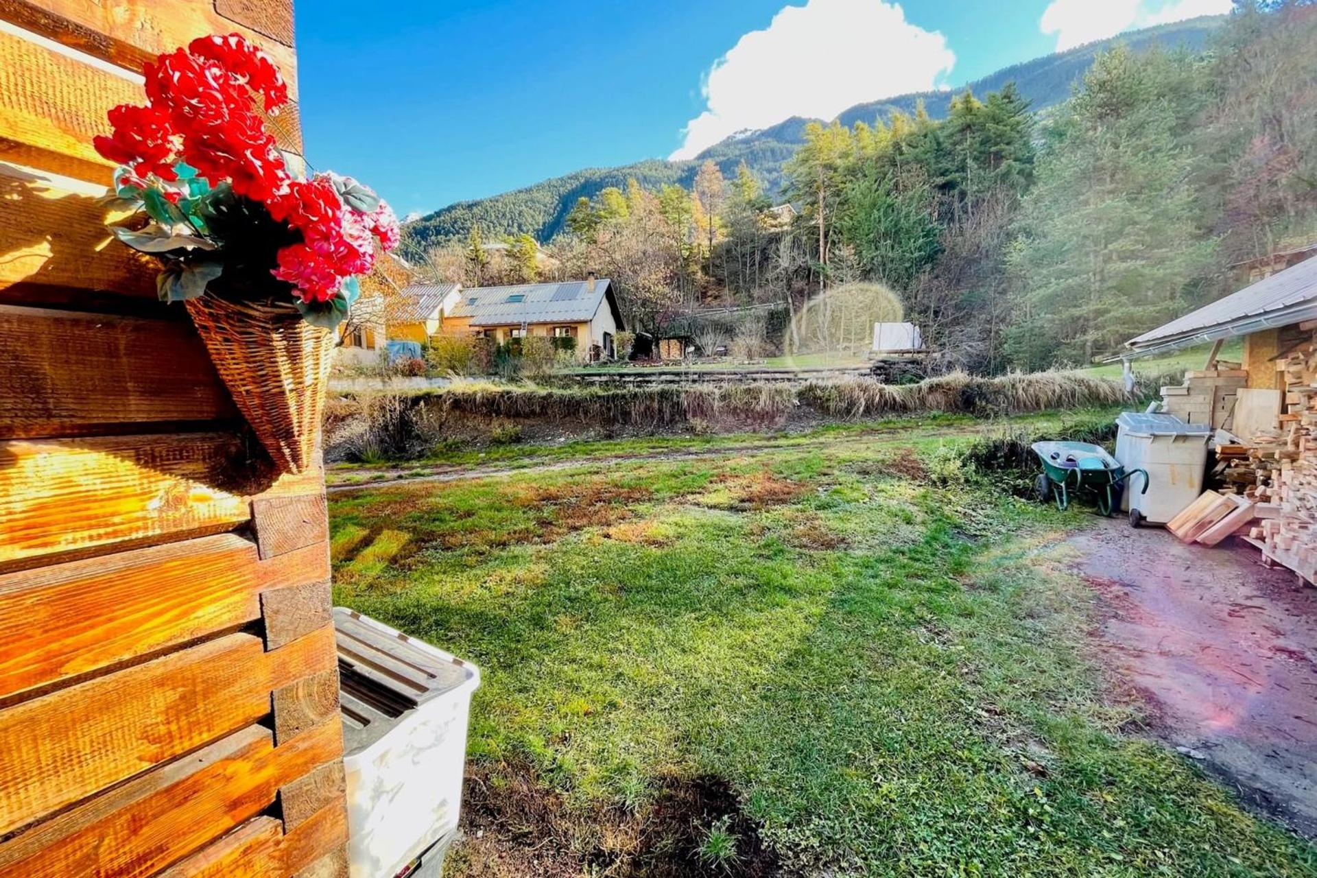 Beautiful chalet near the center of Briançon