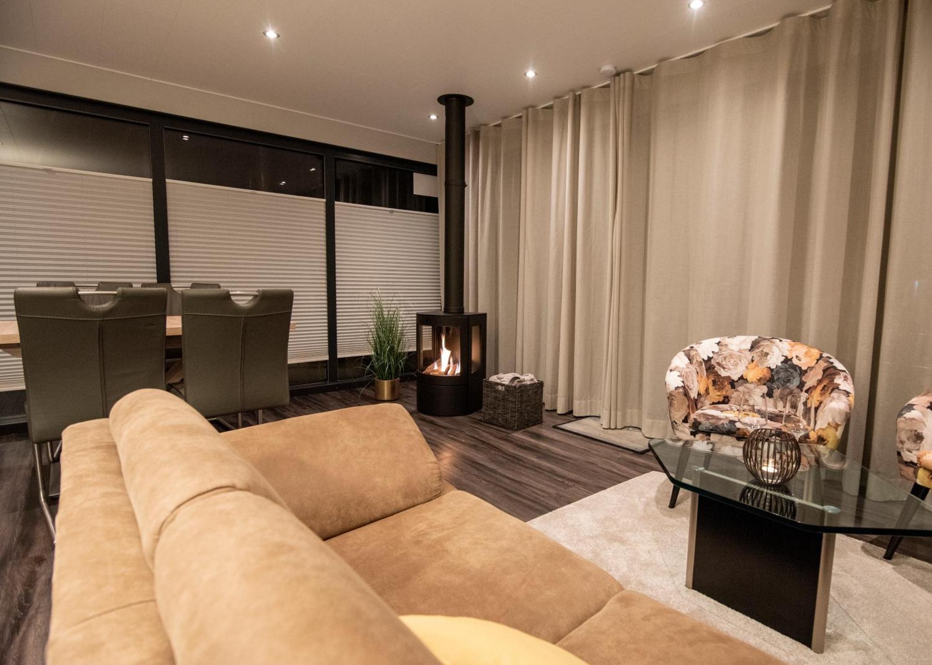 Welcome in - Houseboat 'Elysium' met eigen aanlegsteiger Sneek - Offingawier