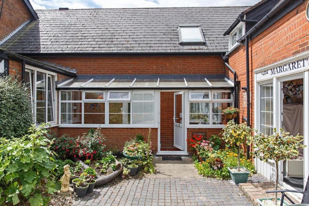 Seaside Cottage, 8min walk to beach. Dog friendly.