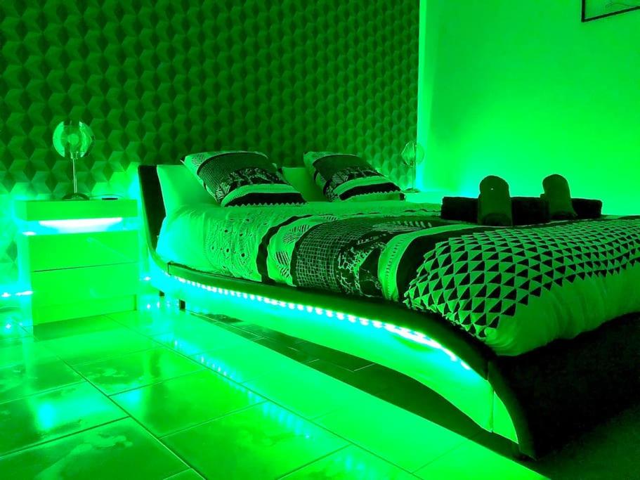 Le Black and Wood, proche centre, parking gratuit.