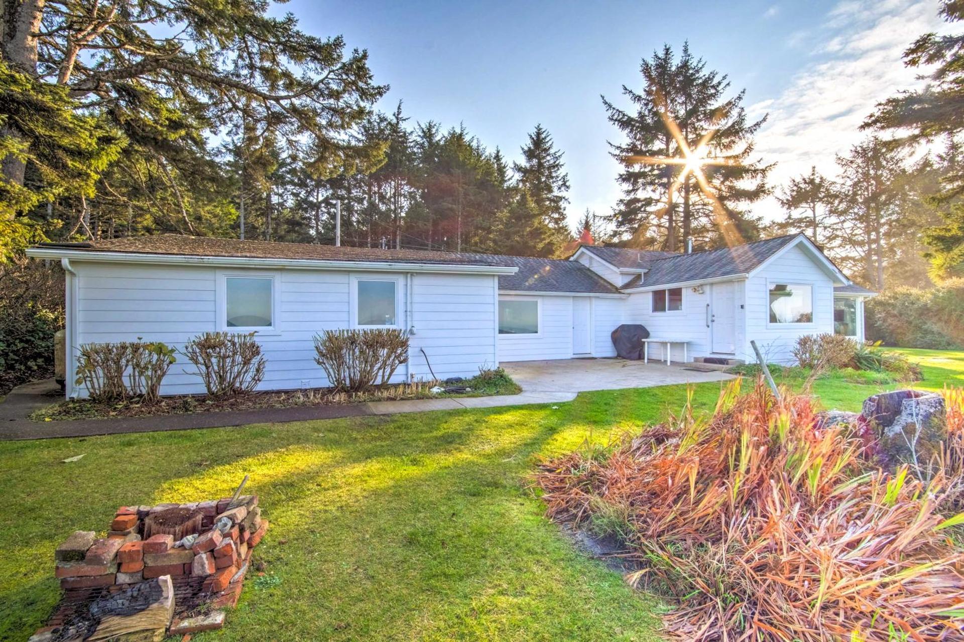 Cliffside Lighthouse Beach Home with Ocean View