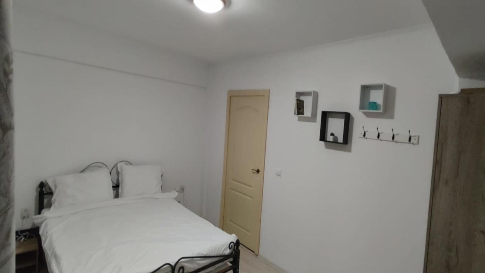 Camera de la Bunici - o poarta catre oriunde