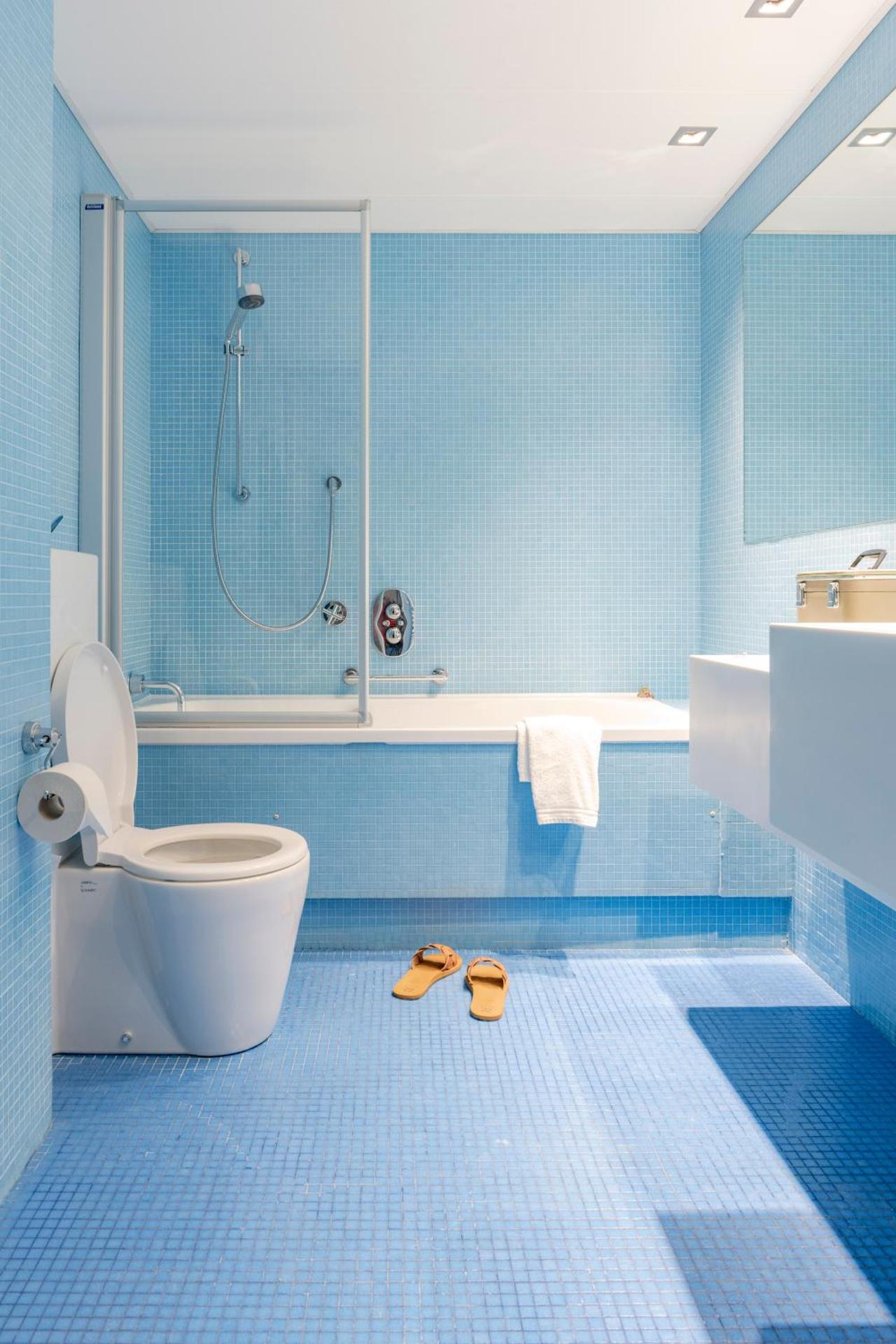 Salon Room with sea view & bath