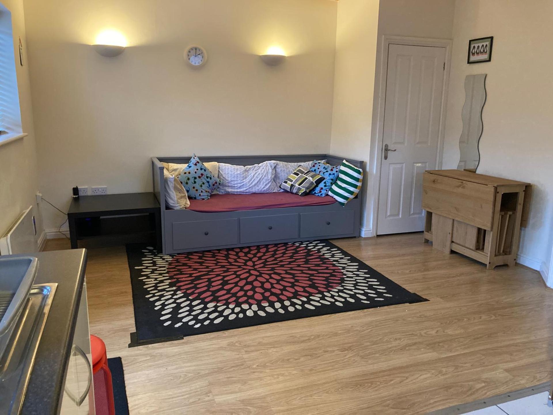 CV225AA 1 Bedroom-Near Rugby School-Ground Floor-WiFi-Self Check In