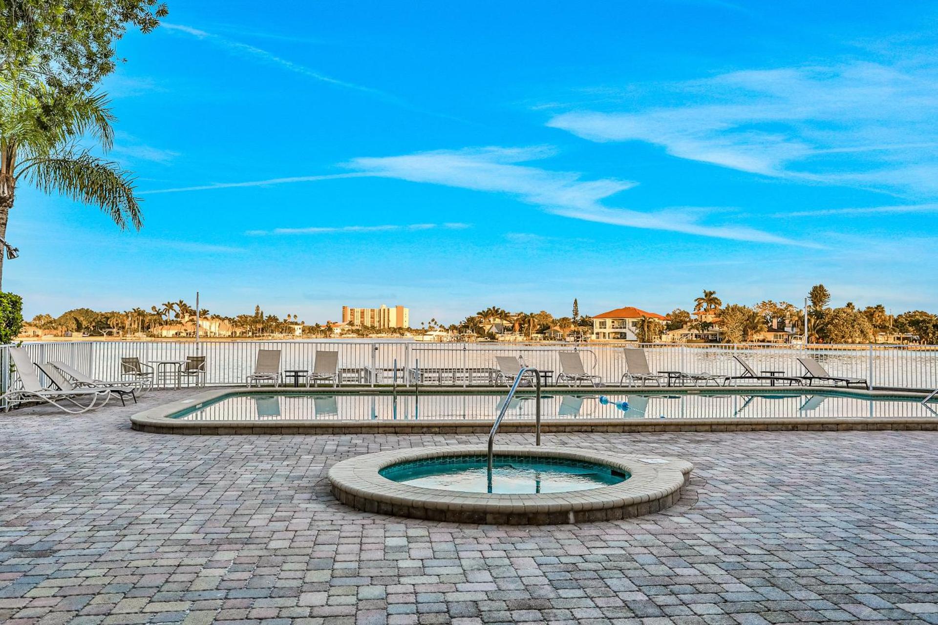 Palms of Treasure Island 405