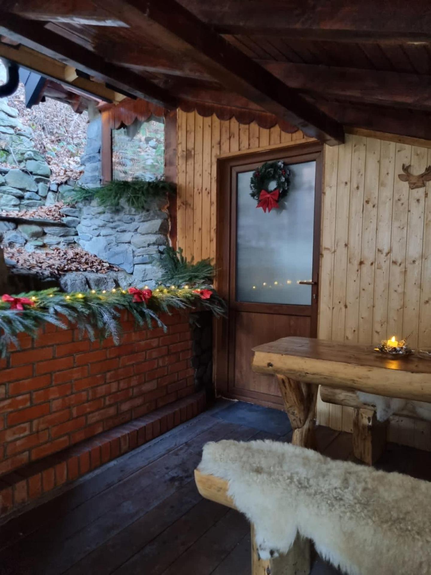 Căbănuța Cocoțată