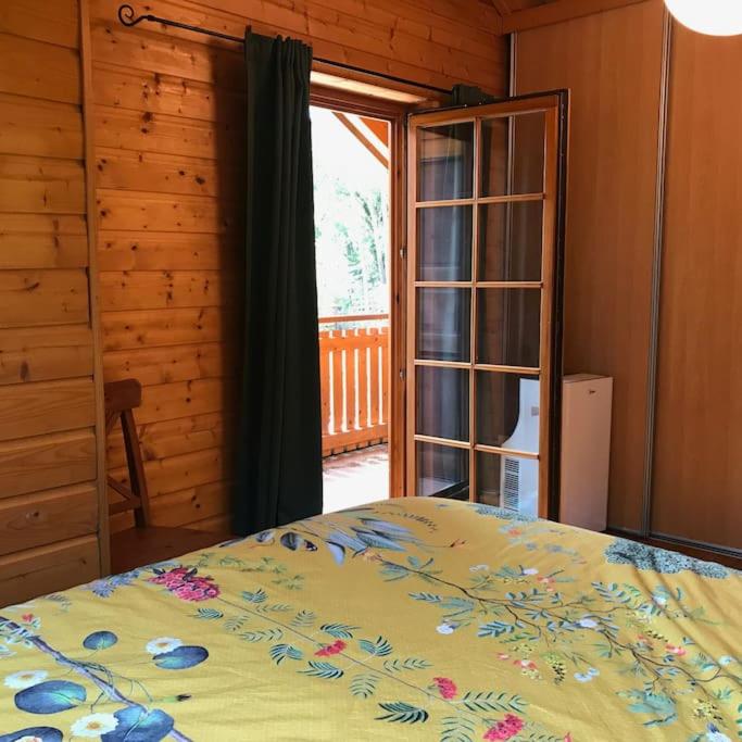 Houten chalet/bungalow in het bos, sauna, jacuzzi