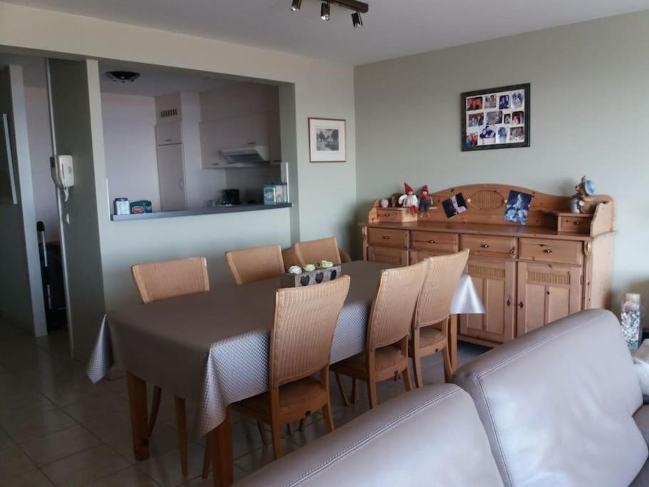 Appartement zeedijk Heist met garage