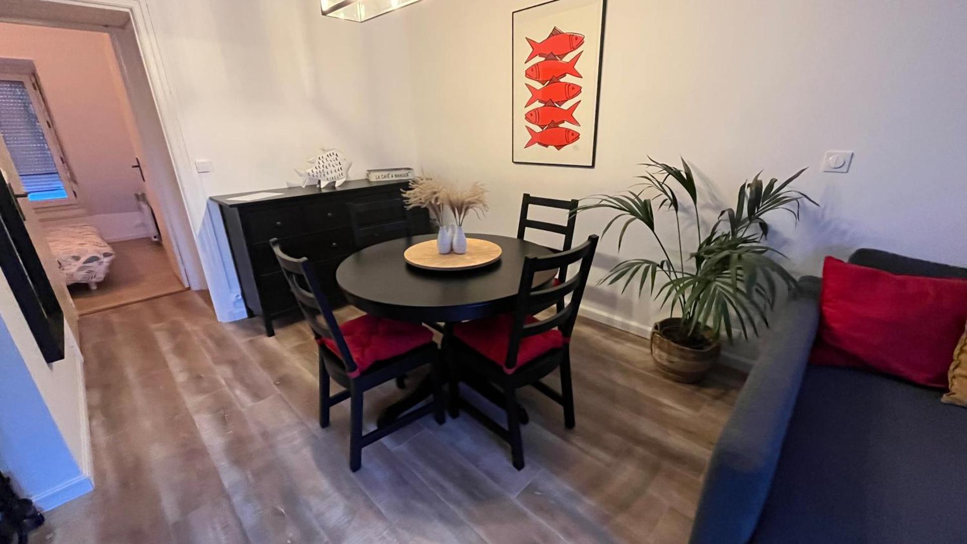 Quartier historique 100m plage WIFI