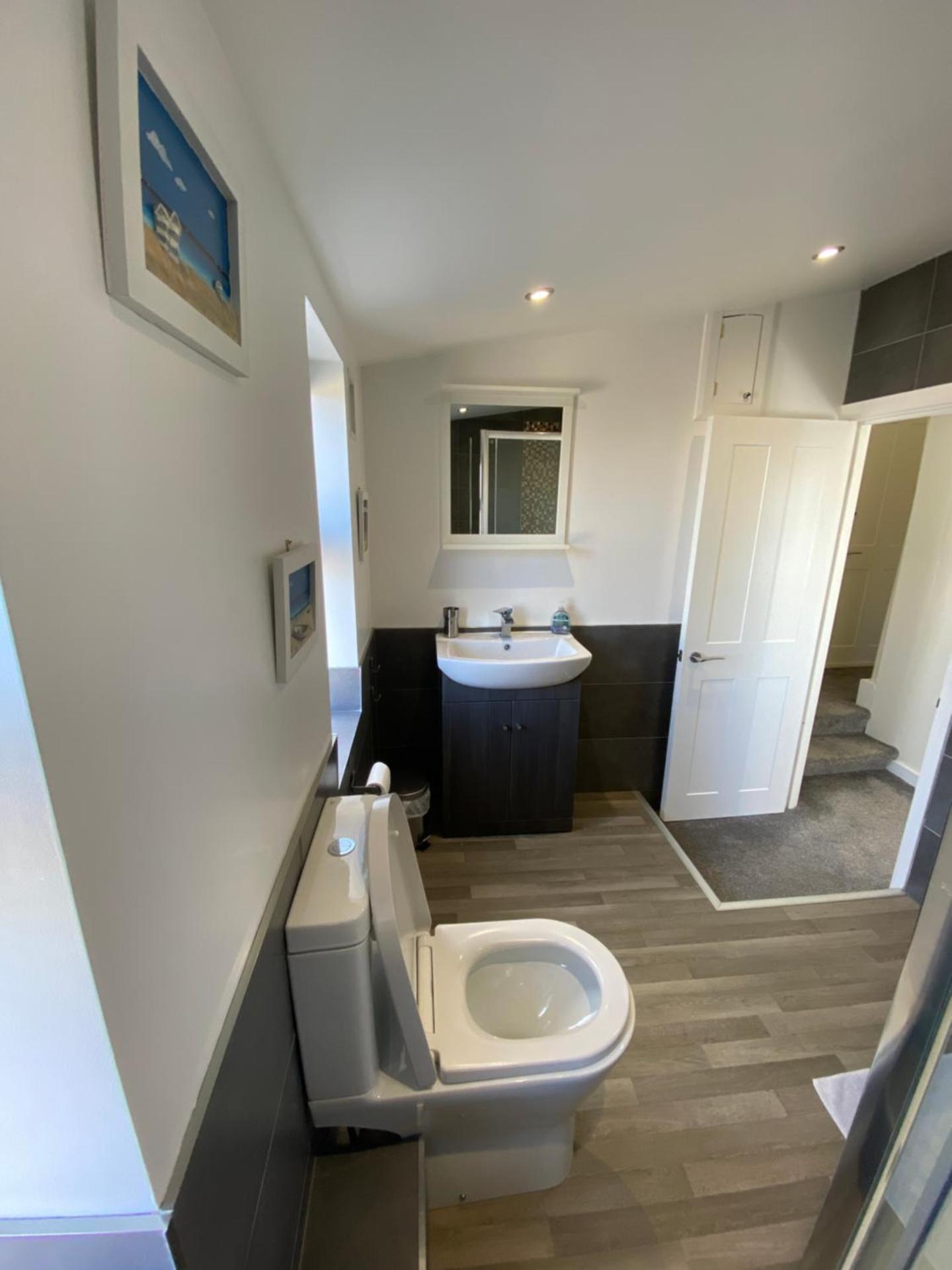 Sky Lounge - Beachfront top floor apartment with stunning veiws