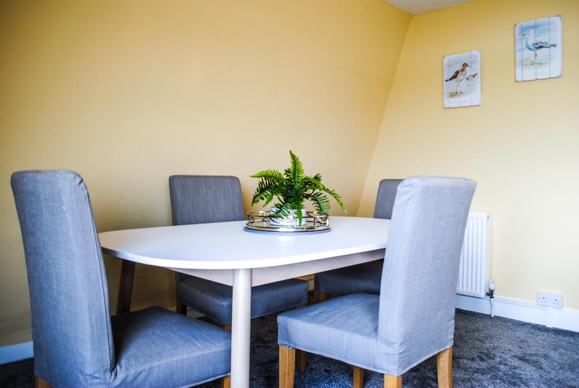 Sky Lounge - Beachfront top floor apartment with stunning veiws