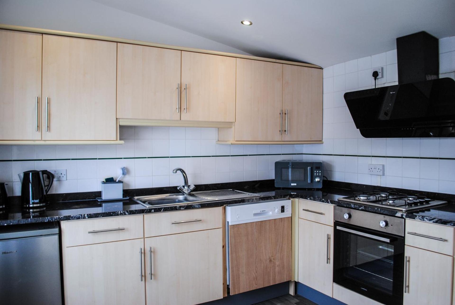 Sky Lounge - Beachfront top floor apartment with stunning veiws