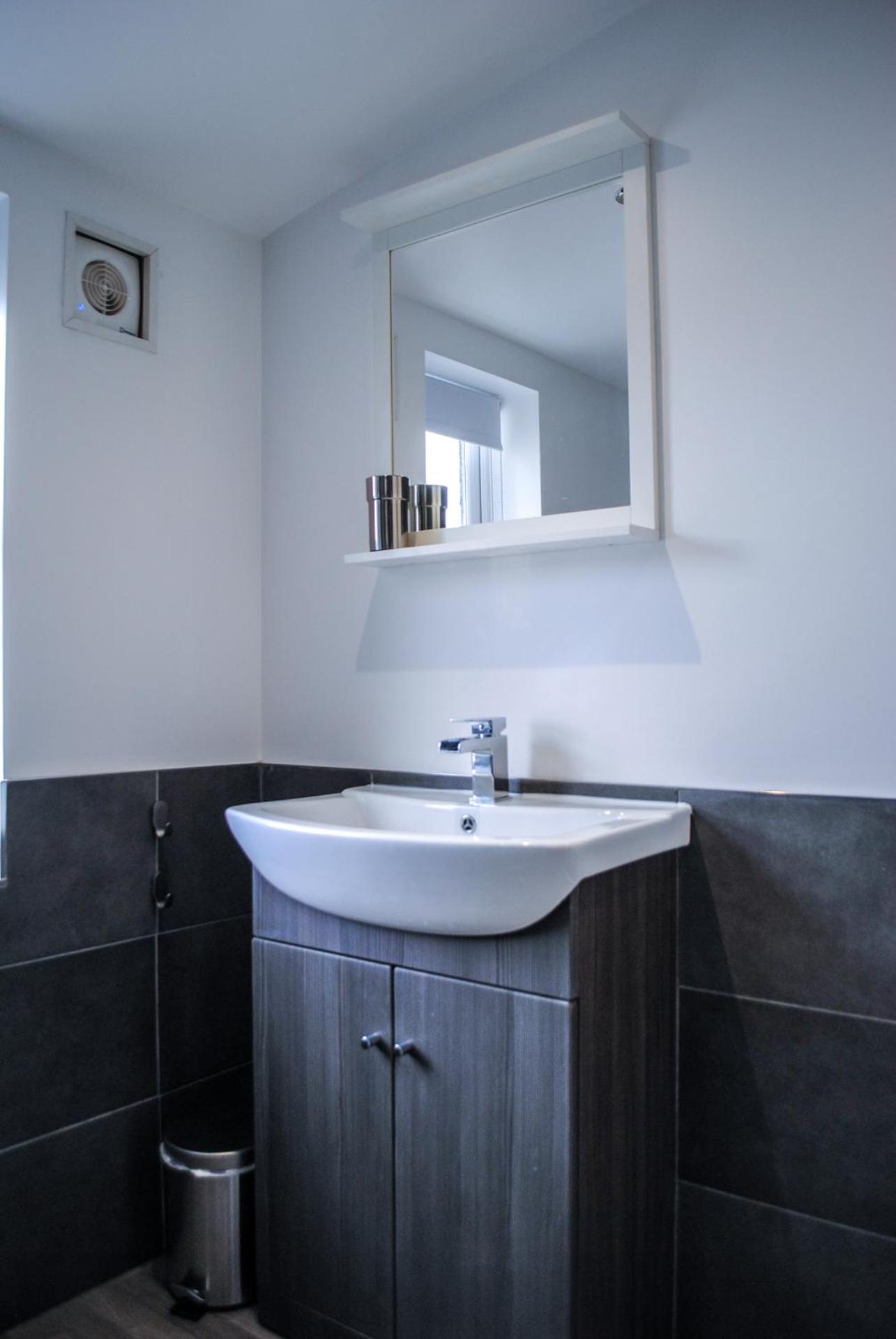 Sky Lounge - Beachfront top floor apartment with stunning veiws