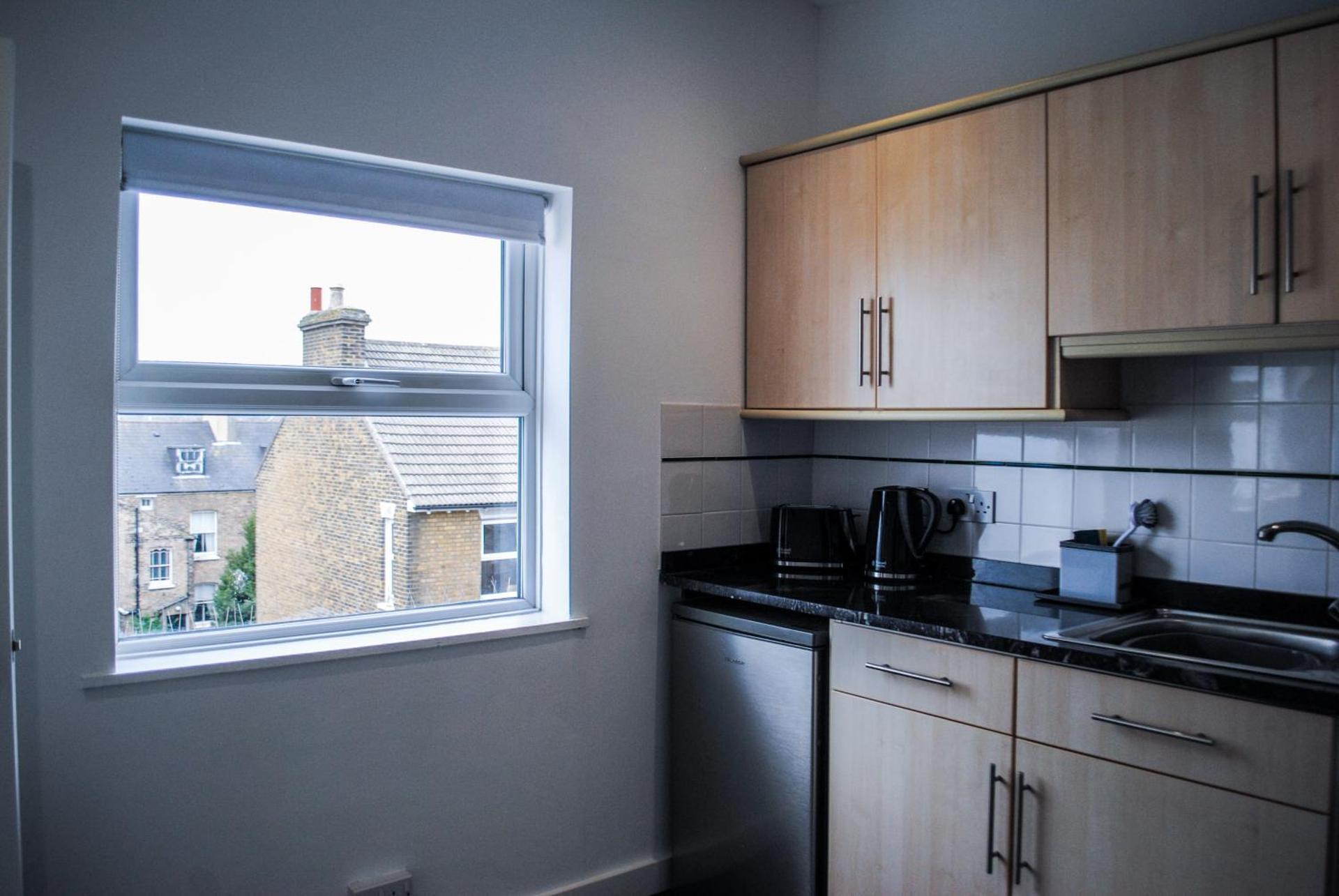 Sky Lounge - Beachfront top floor apartment with stunning veiws