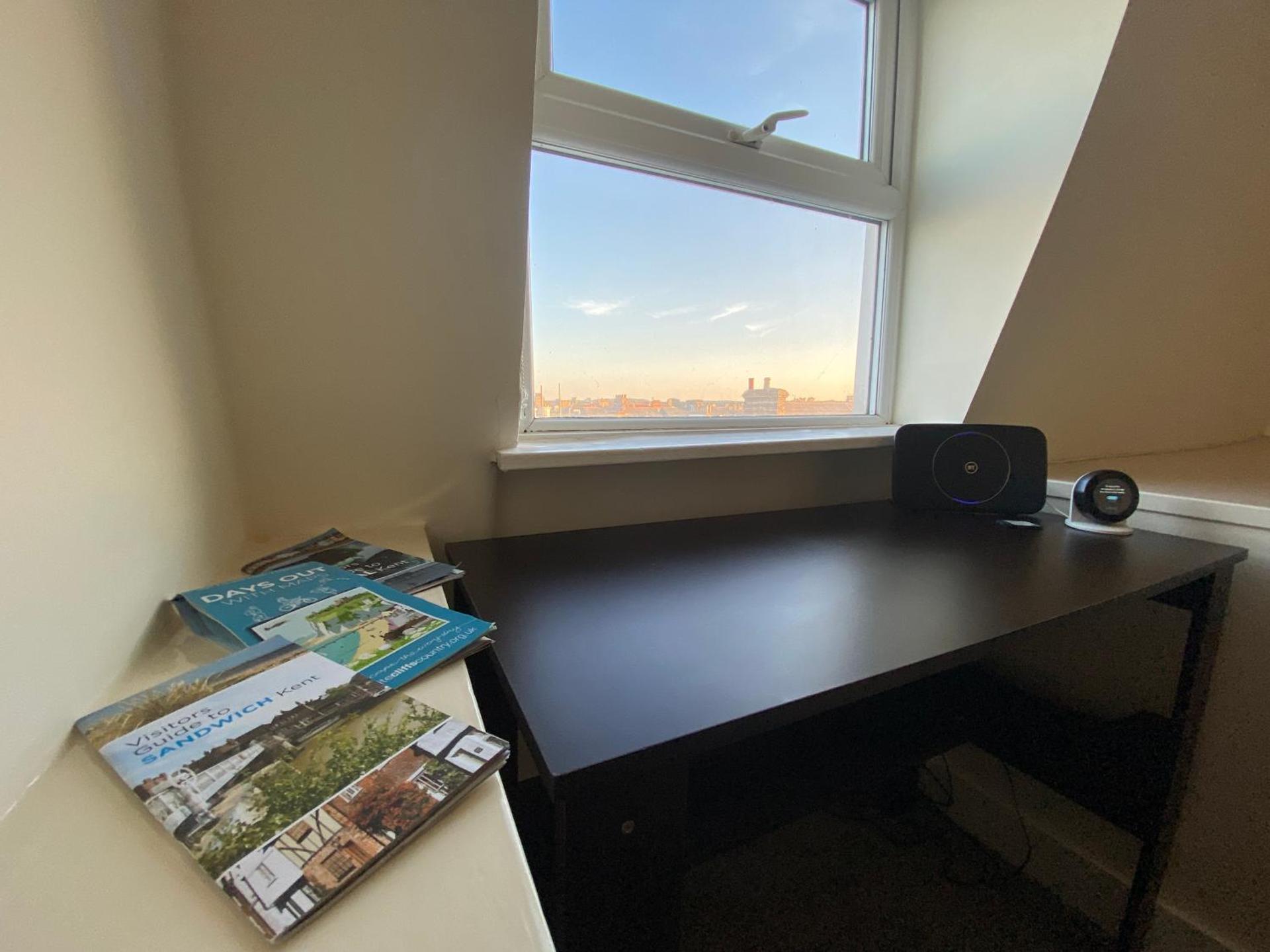 Sky Lounge - Beachfront top floor apartment with stunning veiws