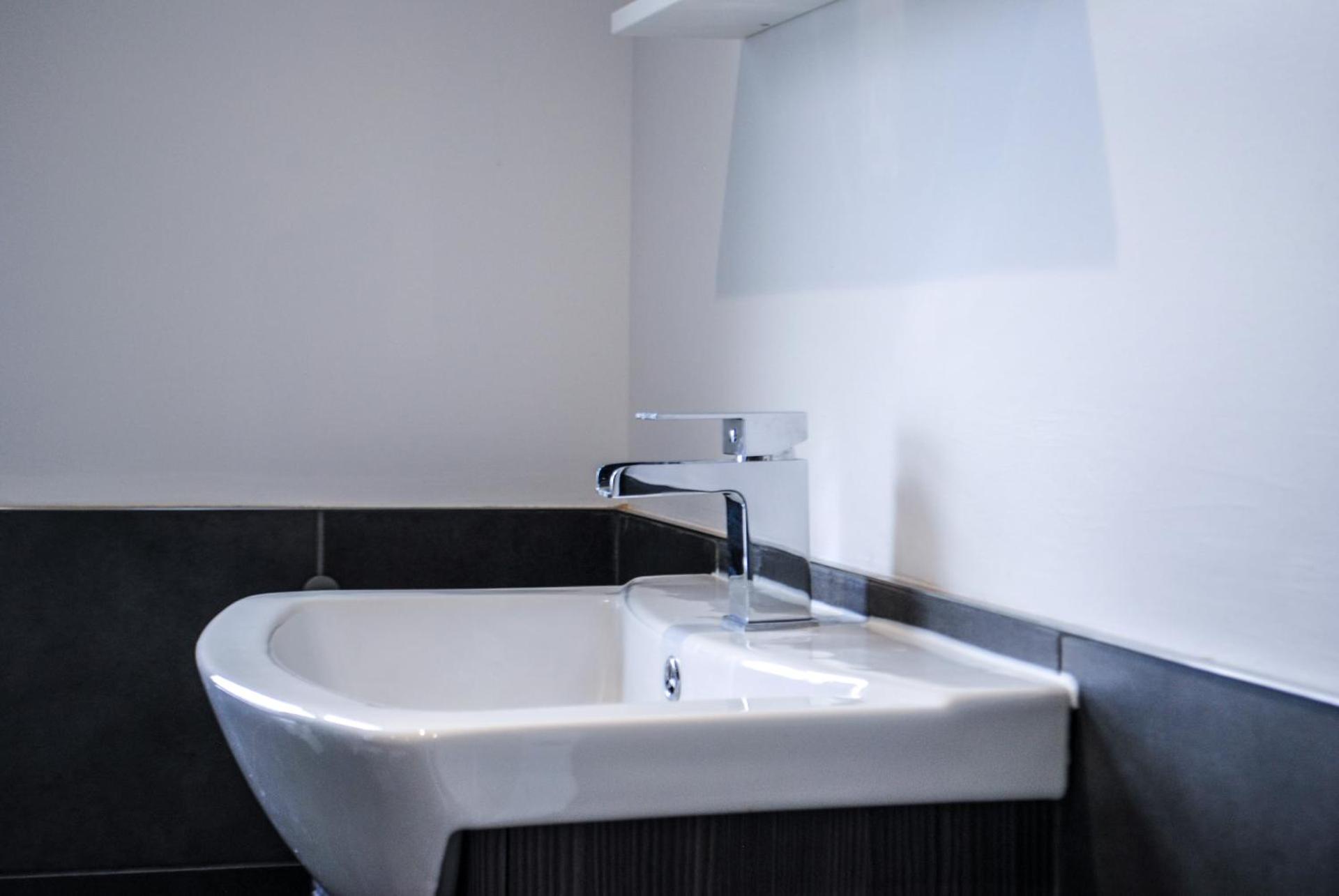 Sky Lounge - Beachfront top floor apartment with stunning veiws