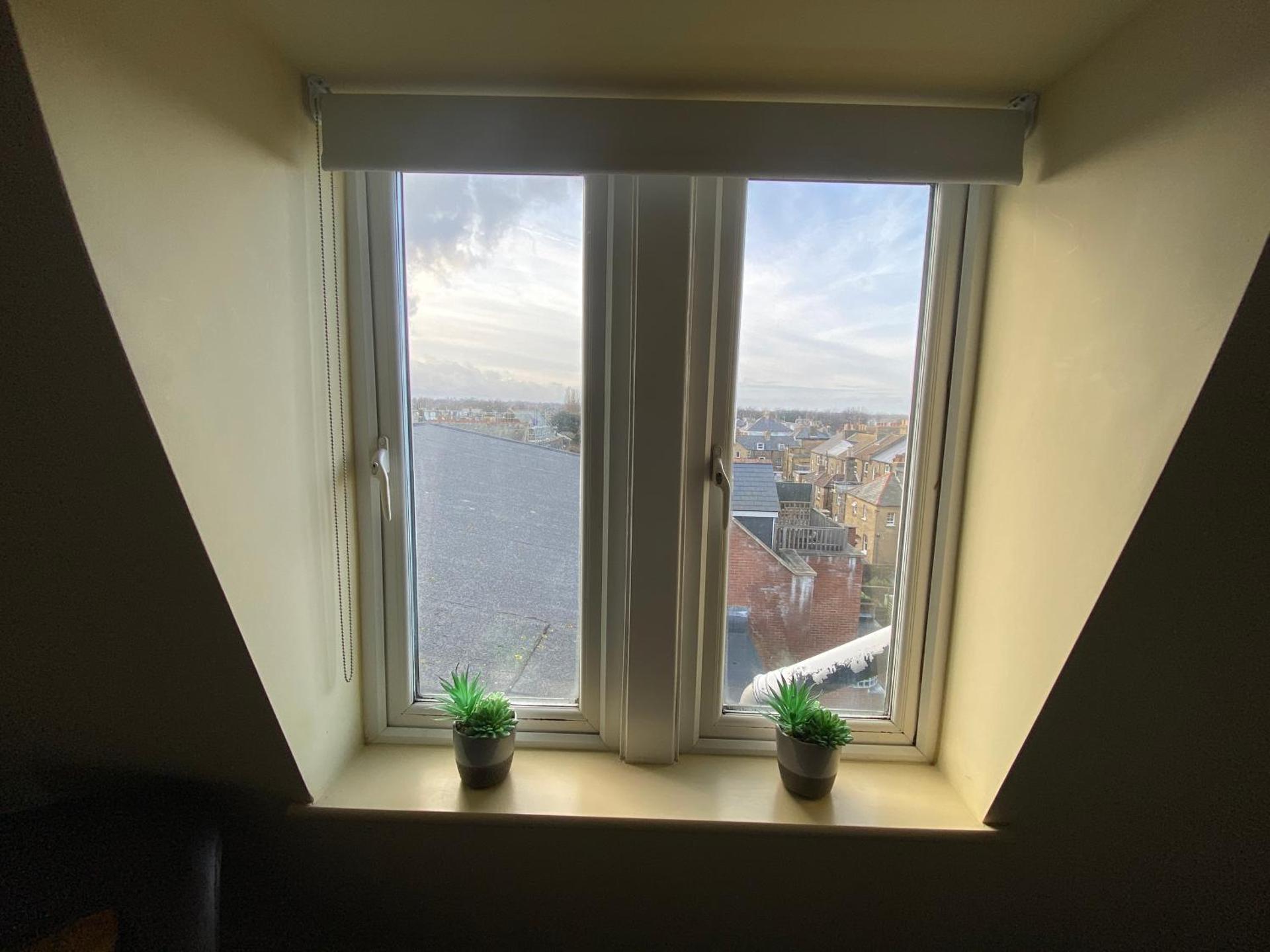 Sky Lounge - Beachfront top floor apartment with stunning veiws