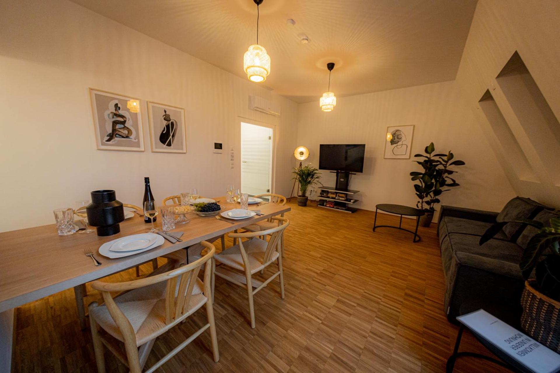 Communal lounge/ TV room