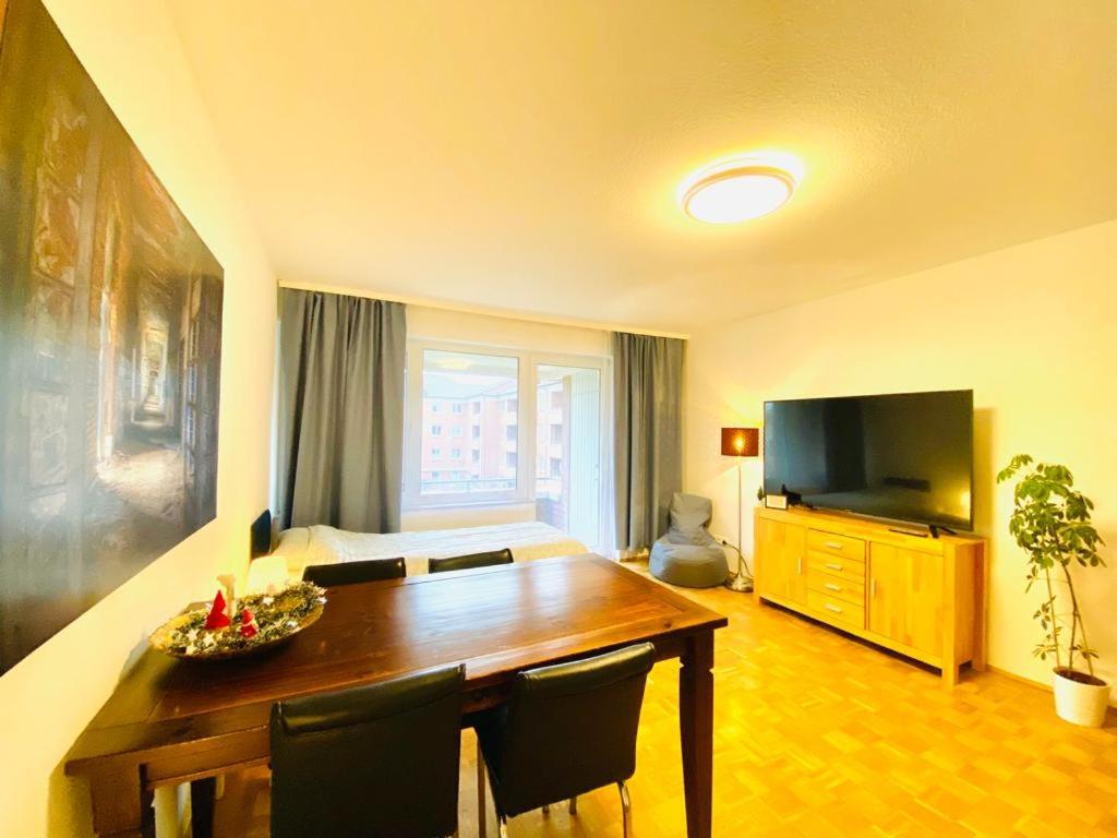 HannoverMesseApartment 2 bedroom, Balcony with garden view