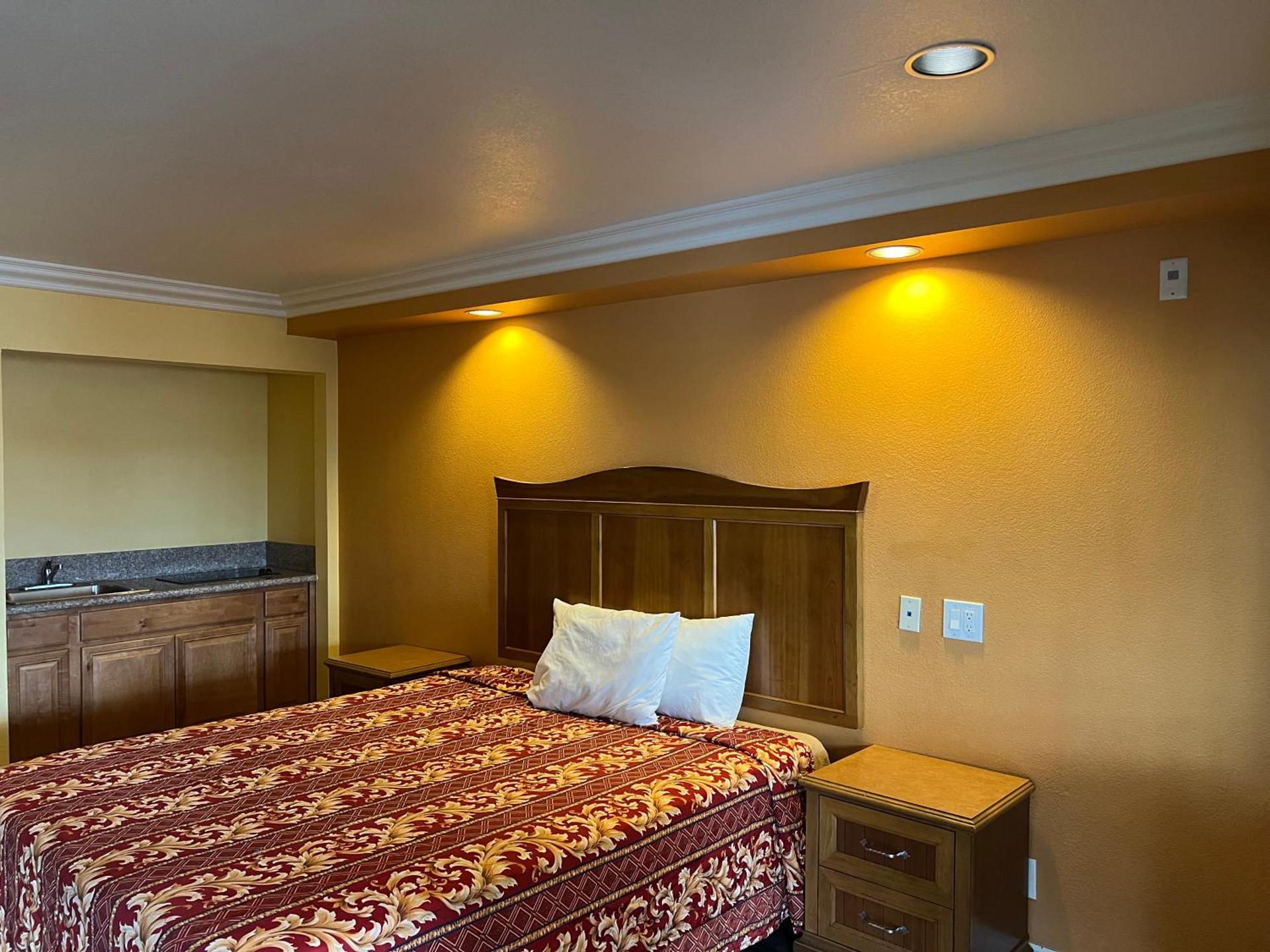 Industry Inn & Suites