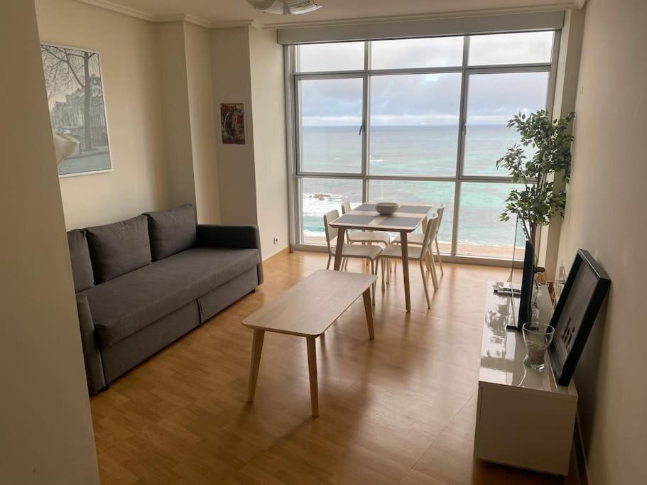 Apartamento acogedor con vistas al mar.