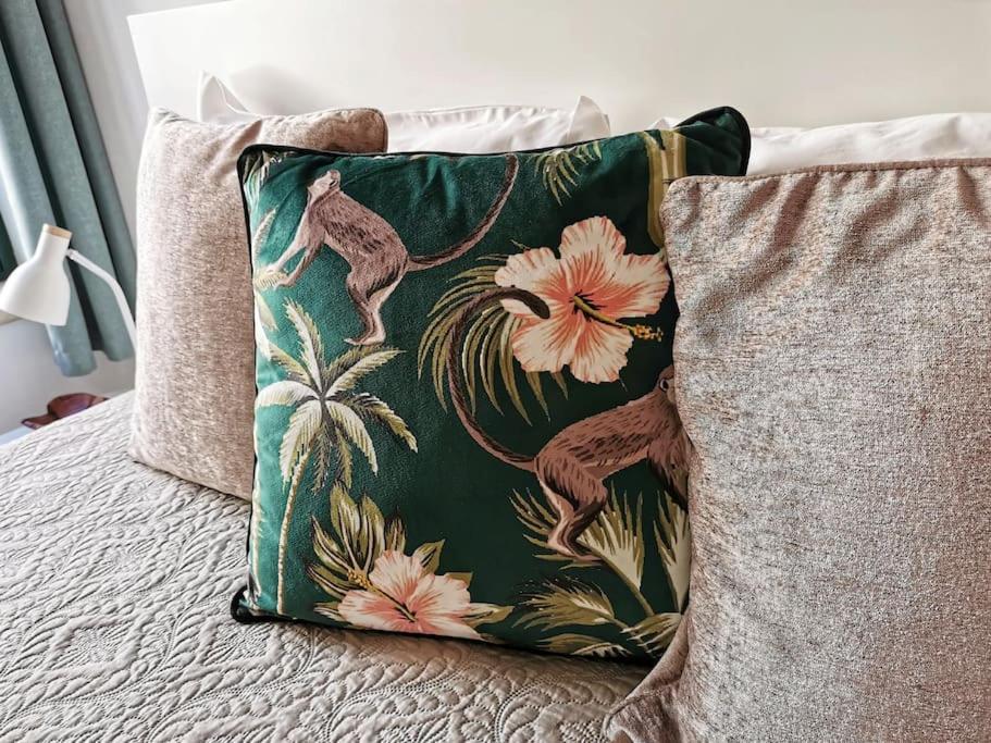 Downtown Apartment (center)