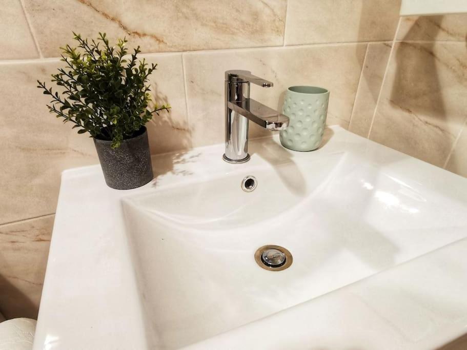 Downtown Apartment (center)