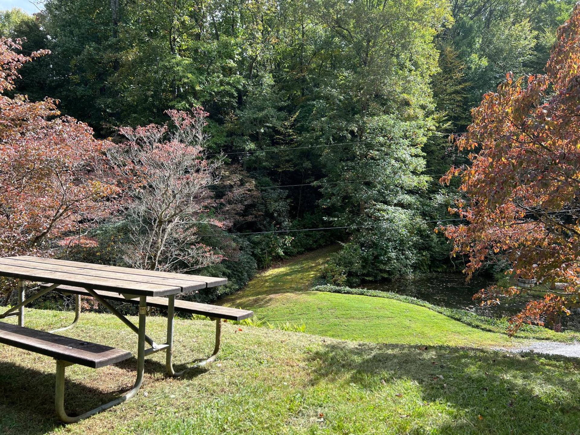 Outland Chalet & Suites Great Smoky Mountains
