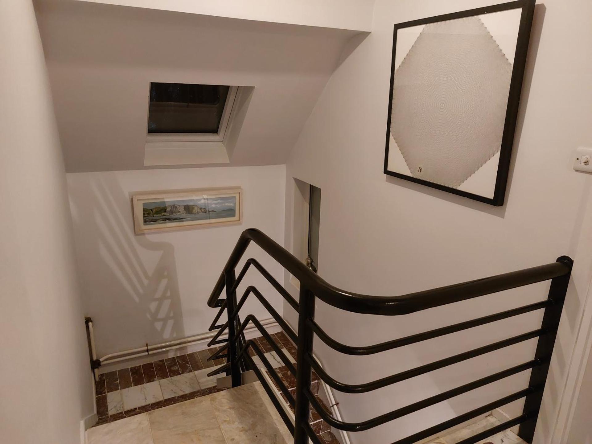 Stunning apartment set in private native woodland