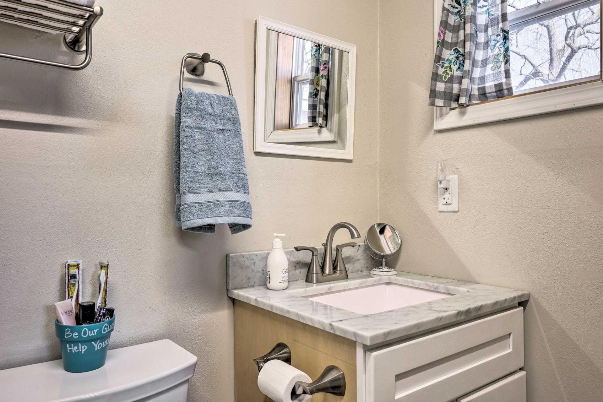 Cozy Rogers Home with Patio, Near Downtown!