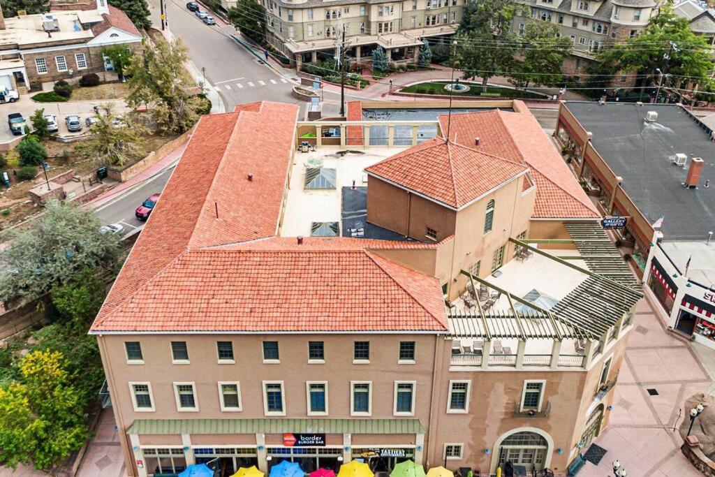 The Owl's Nest @ Manitou: Mtn Views on Main Street