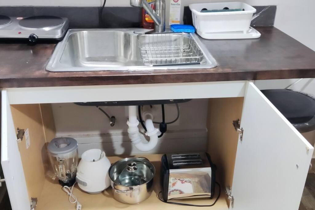 Guest House with Private Entrance- walk to Downtown Noblesville