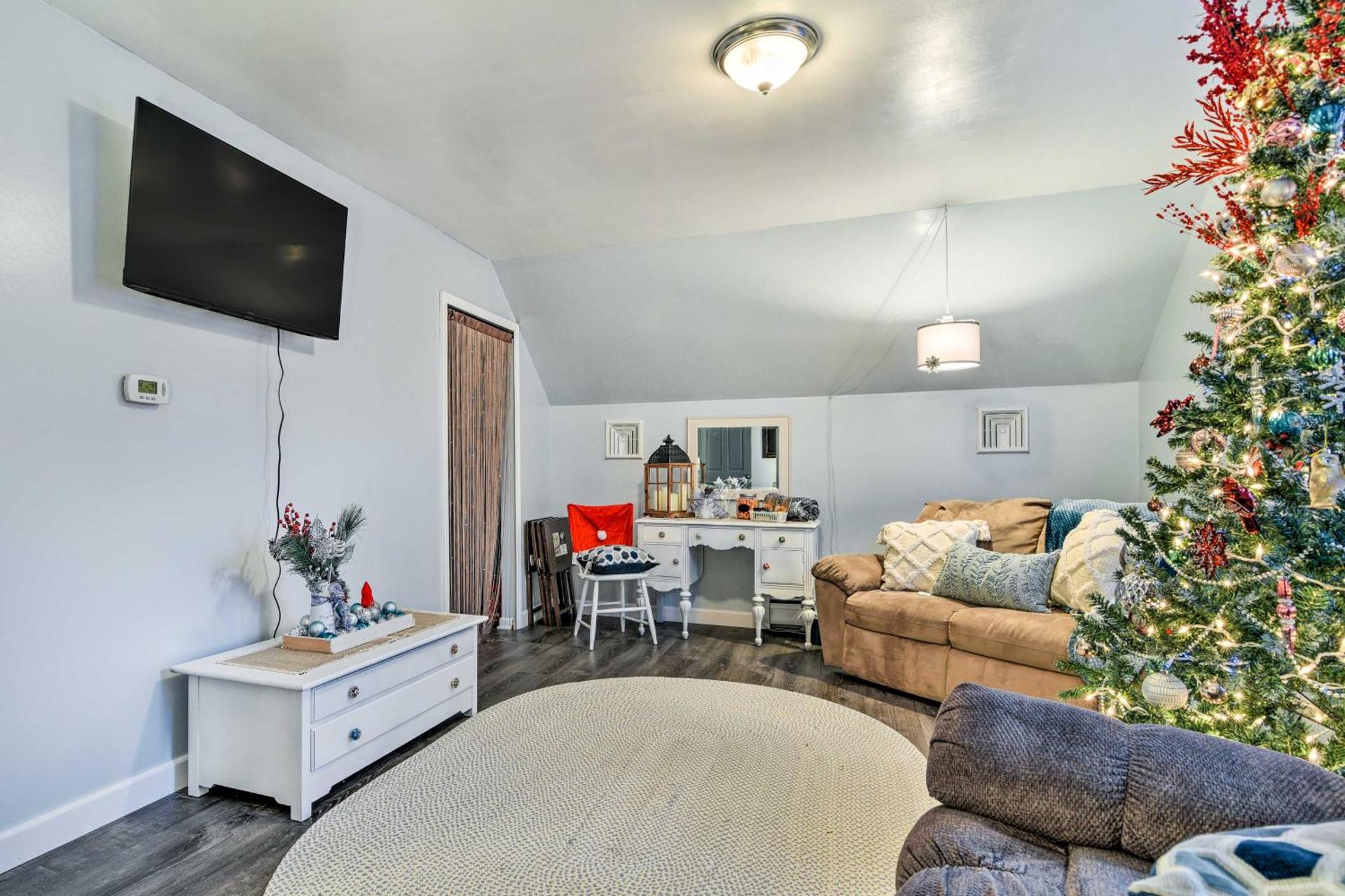 Clio Apt on 3 Acres, 14 Mi to Frankenmuth!