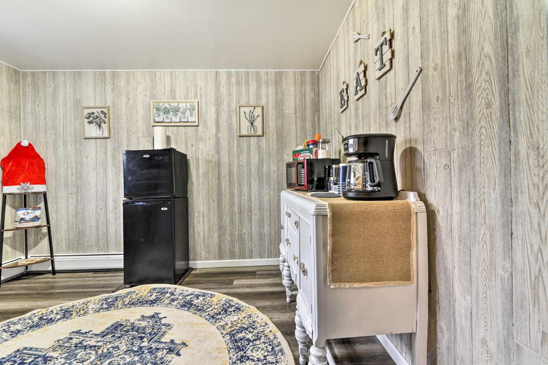 Clio Apt on 3 Acres, 14 Mi to Frankenmuth!