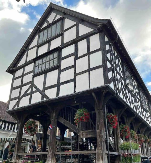 Beautiful mews cottage. Ledbury town centre.