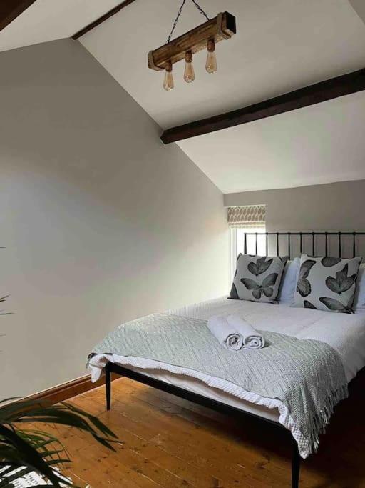 Beautiful mews cottage. Ledbury town centre.