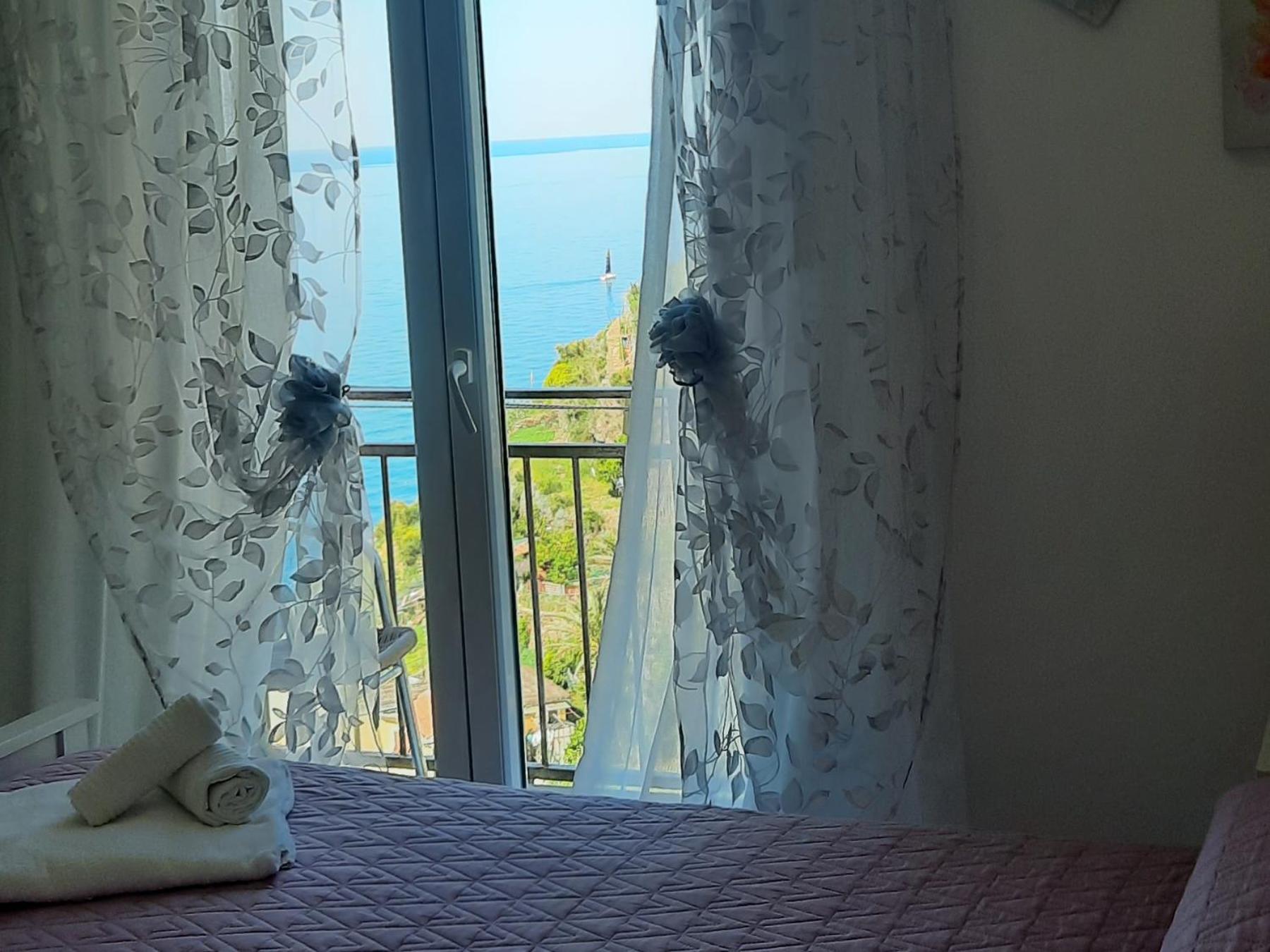 Deluxe Double Room with Balcony and Sea View