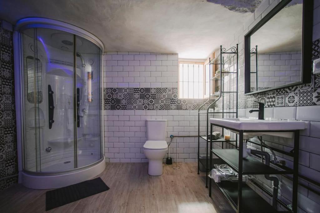 BONITA CASA CUEVA CON JACUZZI