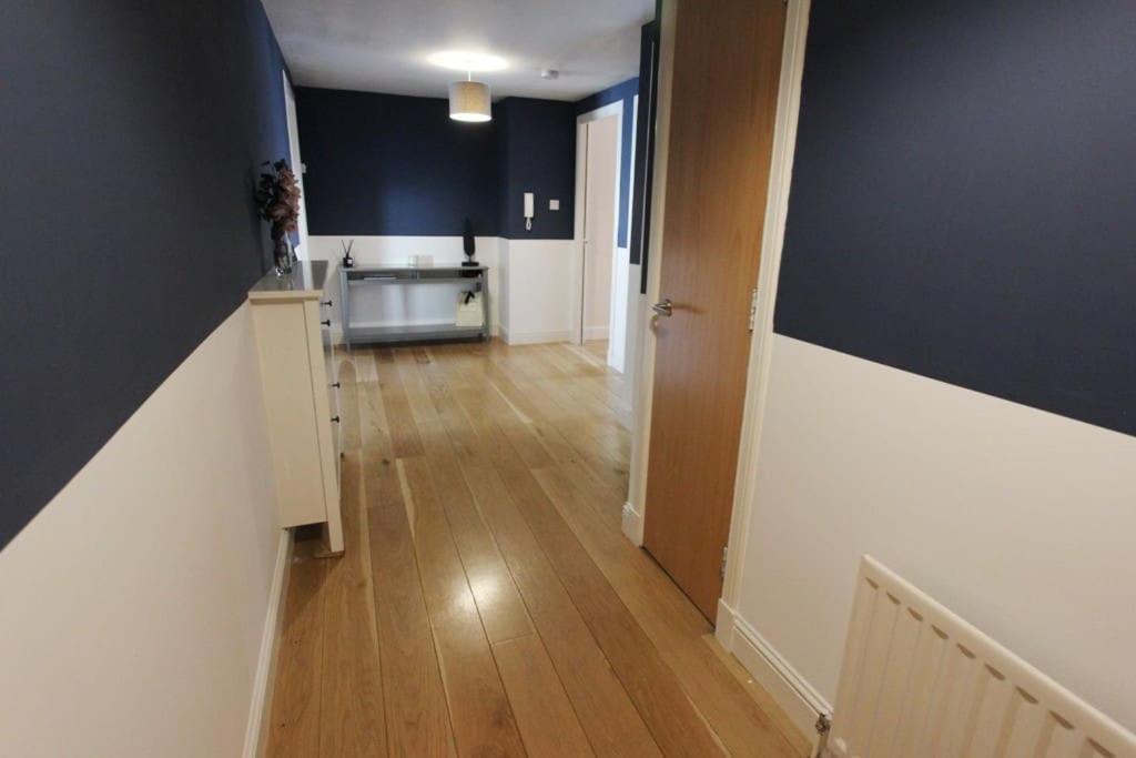 Spacious 2 Bed, 2 Bath apartment -The Shore, Leith