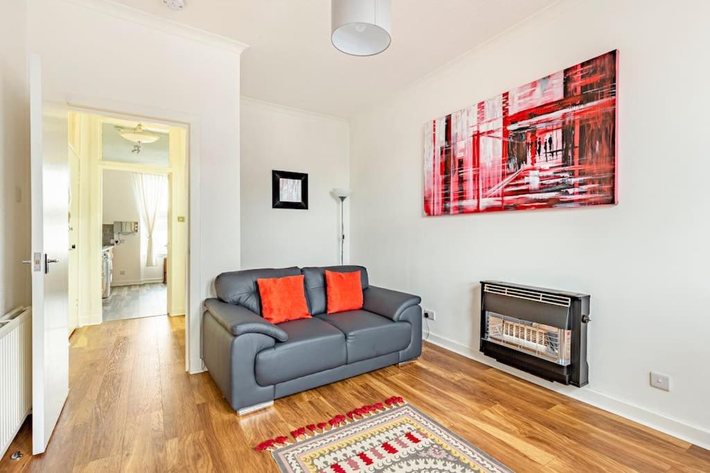 Spacious stylish centraly located flat near beach